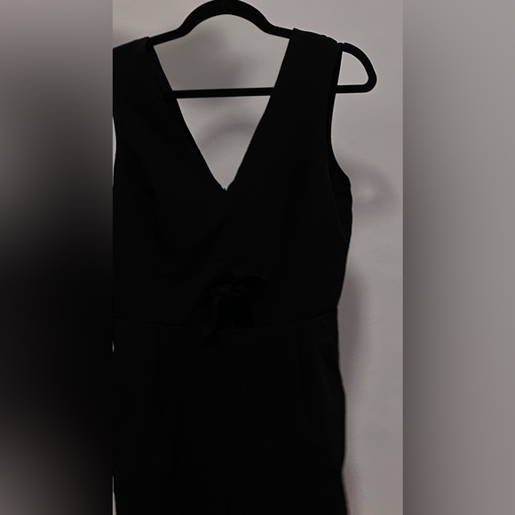 Black v-neck jumpsuit - Picture 3 of 4